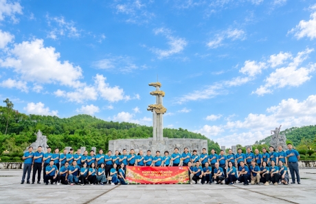 VIẾT TIẾP BẢN HÙNG CA - HÀNH TRÌNH VỀ NGUỒN CỦA ĐẢNG BỘ CÔNG TY TNHH MTV NHIÊN LIỆU HÀNG KHÔNG VIỆT NAM